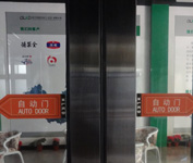豪華兩翼旋轉(zhuǎn)門的平開門
